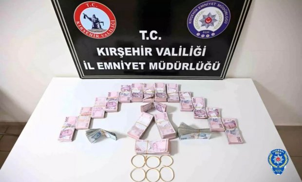 Kırşehir'de dolandırıcılık yapan 3 şüpheli suçüstü yakalandı.