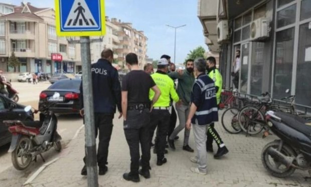 Bursa'da polisin dur ihtarına uymayan sürücü gözaltına alındı