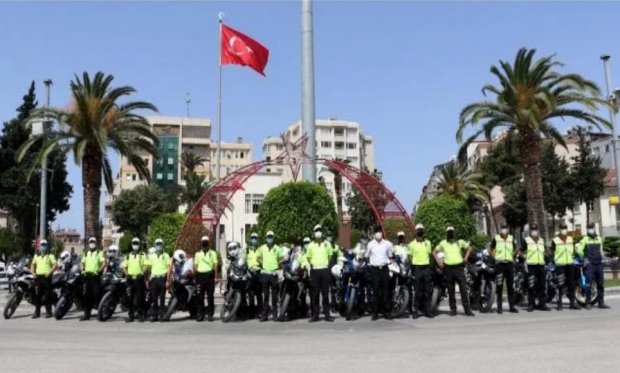 Hatay’da polis ve jandarma ekipleri Trafik Haftası dolayısıyla kortej yaptı