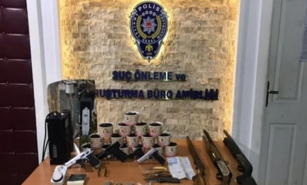 Ankara'da uyuşturucu yetiştirilen eve polis baskını