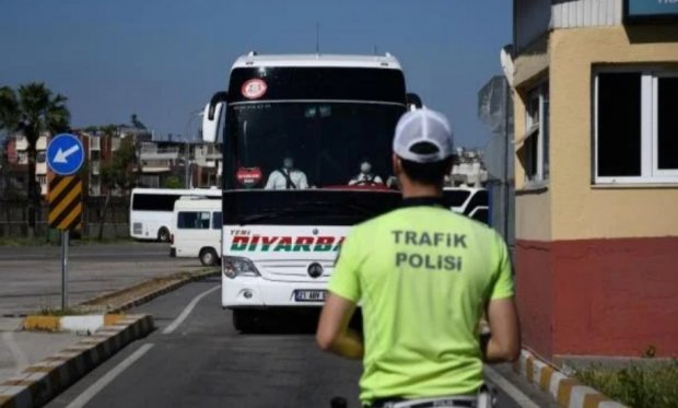 Adana'da polis ekipleri otogarda denetim yaptı