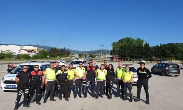 Emekli olan polis, konvoyla uğurlandı