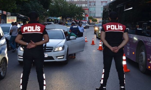 İstanbul Beyoğlu’nda giriş çıkışlar tutuldu! Polis, göz açtırmadı