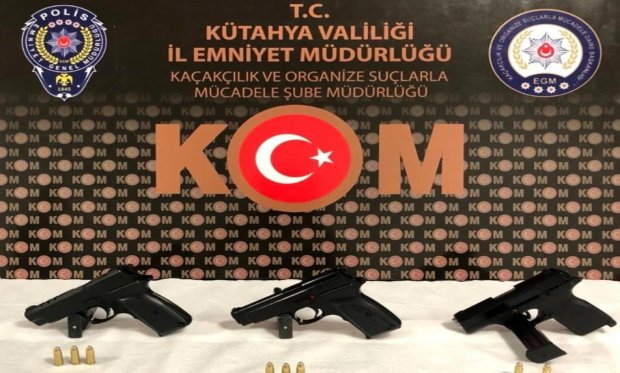 Kütahya'da ruhsatsız tabanca, av tüfeği ve kurusıkı tabanca ele geçirildi