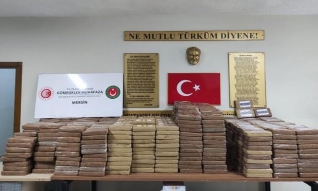 Mersin'de dev kokain operasyonu Türkiye'de yapılan en büyük kokain operasyonunda 1 ton 150 kilogram kokain maddesi ele geçirildi