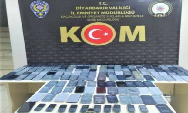 Diyarbakır’da kaçak cep telefonu operasyonu...