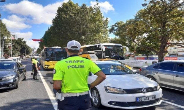 İstanbul'da polis ekiplerinden bayram denetimi...