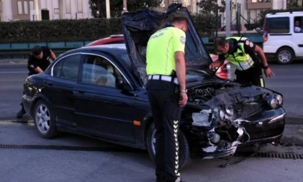 Bursa'da polisi görünce kaçan şüphelilerin kullandığı otomobilin çarptığı kadın ağır yaralandı...