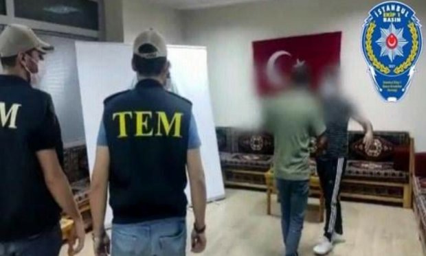 Polisin ikna çalışması sonucu teslim olan terörist ailesiyle buluşturuldu...