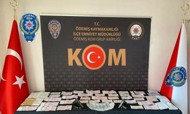 İzmir'de tefeci operasyonunda iki kişi gözaltına alındı...