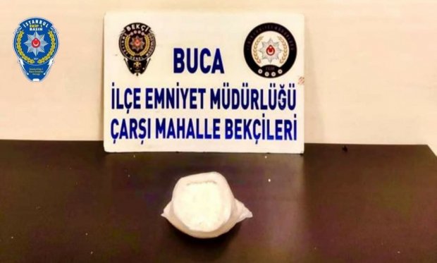 İzmir’de Bekçilerin durduğu araçtan uyuşturucu çıktı...