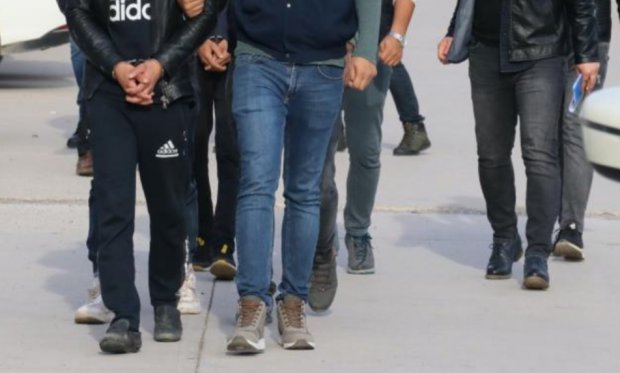 İzmir'de tefecilik operasyonu: 2 gözaltı...