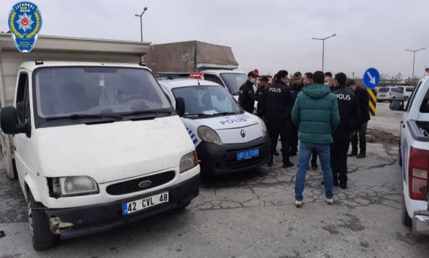 Konya'da ‘dur’ ihtarına uymadı, önce araçlara sonra polise çarptı...