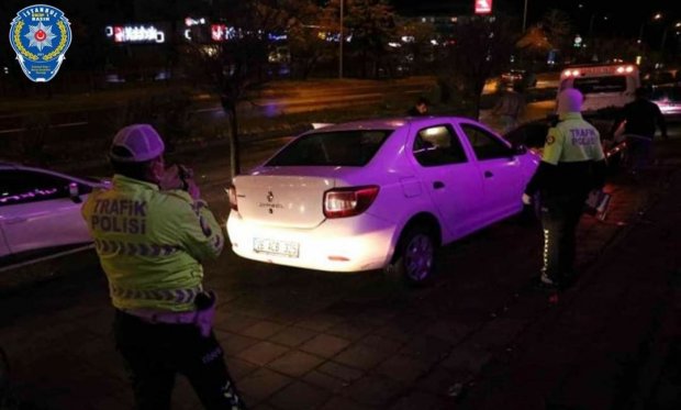 Bolu'da dur ihtarına uymadılar, otomobili bırakıp kaçtılar...