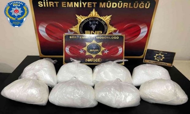 Siirt'te 8 kilogram metamfetamin ele geçirildi: 2 gözaltı...