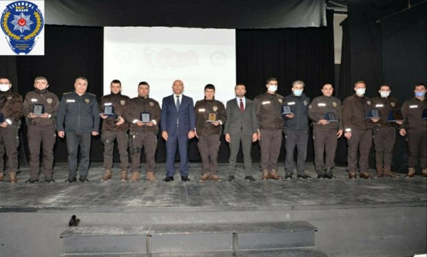 İzmir İl Emniyet Müdürü Mehmet Şahne'den Başarılı Bekçilere Plaket...