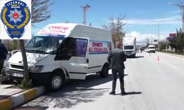 Kaçak Göçmenleri Taşıyan Minibüs, Polise Çarptı....