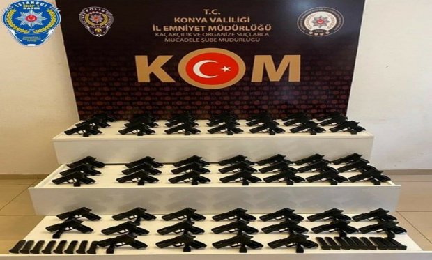 Konya polisinden kaçak silah operasyonu: 4 gözaltı...