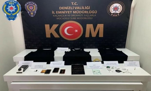 Denizli'de kopya düzeneğiyle girmeye çalışan 2 kişi yakalandı...