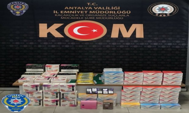 Antalya'da kaçak sigara operasyonu: 5 gözaltı...