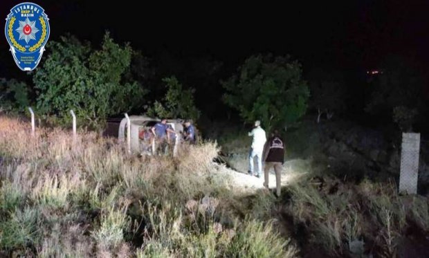 Niğde'de polis aracı şarampole devrildi...