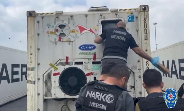 Mersin'de 28 kilo kokain, 680 litre sıvı metamfetamin ele geçirildi…