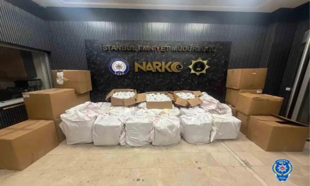 İstanbul'da uyuşturucu ve kaçak ilaç operasyonu…