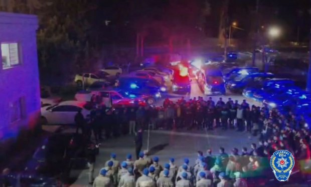 3 ilde uyuşturucu madde satıcılarına yönelik düzenlenen operasyonlarında 123 şüpheli yakalandı….