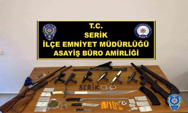 Antalya’da silah ve uyuşturucu operasyonu: 16 gözaltı…