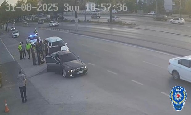Konya'da trafiği tehlikeye atan maganda lastiğine ateş edilerek durduruldu…