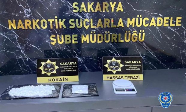 İstanbul'dan Yola Çıktılar, Sakarya'da Yakalandılar: Yarım Kilo Zehirle Suçüstü!….