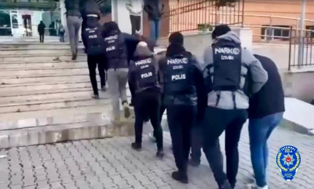 İzmir'de uyuşturucu operasyonu: 24 tutuklama…