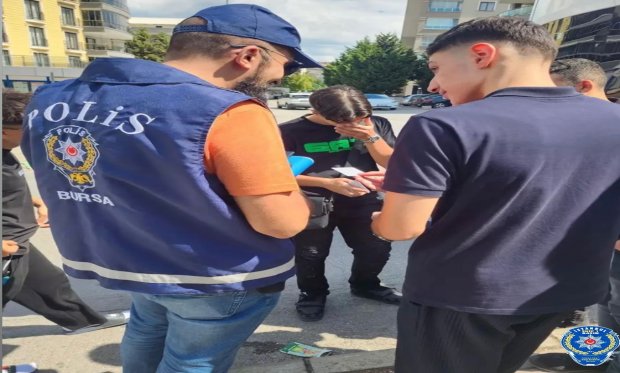 Bursa’da 42 okul çevresinde güvenlik denetimleri yapıldı: 222 kişi sorgulandı…..
