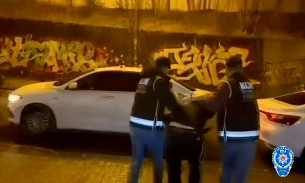 İstanbul'da Interpol tarafından 'Kırmızı Bültenle' aranan altın kaçakçısı yakalandı…
