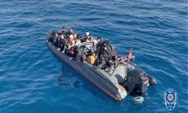 İzmir'de 28 düzensiz göçmen yakalandı…