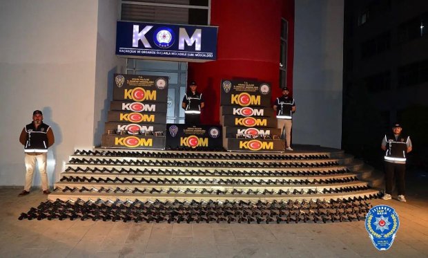 Adana’da kaçakçılık operasyonu: 420 adet ruhsatsız tabanca ele geçirildi…