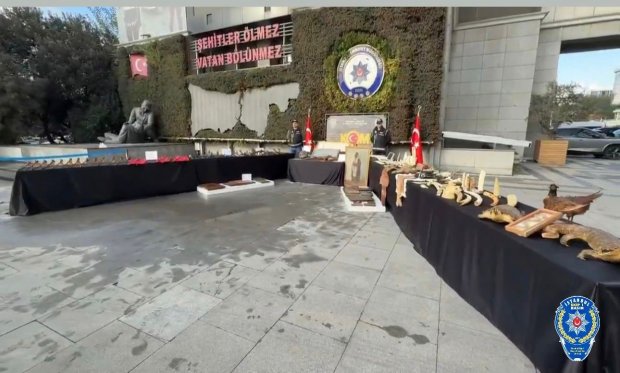 İstanbul'da tarihi eser operasyonunda ele geçirilenler sergilendi…