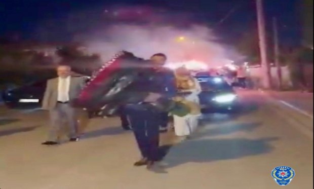 Konya'da düğün konvoyunda yolu kapatan sürücüler cezadan kaçamadılar!…