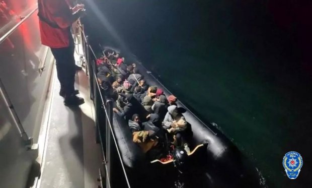 İzmir’de iki operasyonda 59 düzensiz göçmen yakalandı….