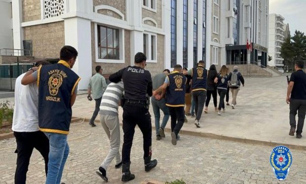 Adıyaman’da masaj salonuna baskın!…