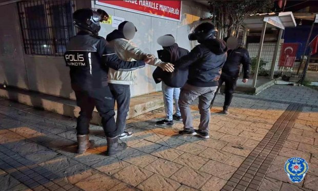 Adana polisinden uyuşturucu denetimi…