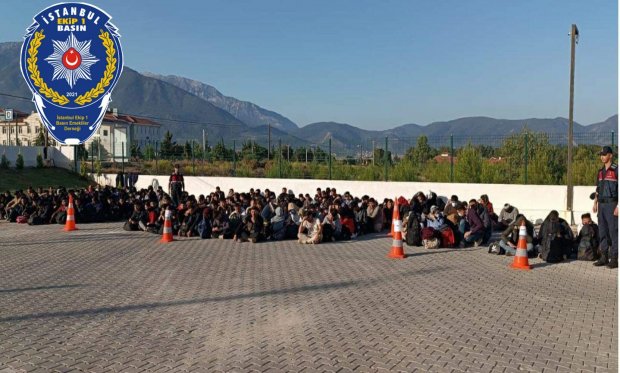 Muğla'nın Fethiye İlçesinde 240 Düzensiz Göçmen Yakalandı...