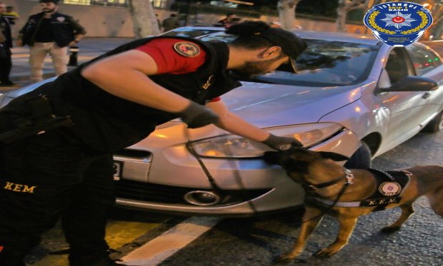 İstanbul'da polisten "DAR BÖLGE" uygulaması gerçekleştirdi...