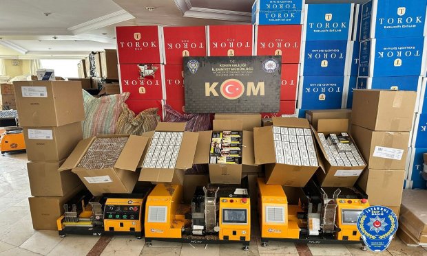 Konya polisinden okul karşısındaki kaçak sigara imalathanesine baskın!…