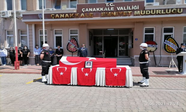 ÇANAKKALE'DE GÖREVİ BAŞINDA BİR POLİS MEMURU GEÇİRDİĞİ TRAFİK KAZASI SONUCU ŞEHİT OLDU...