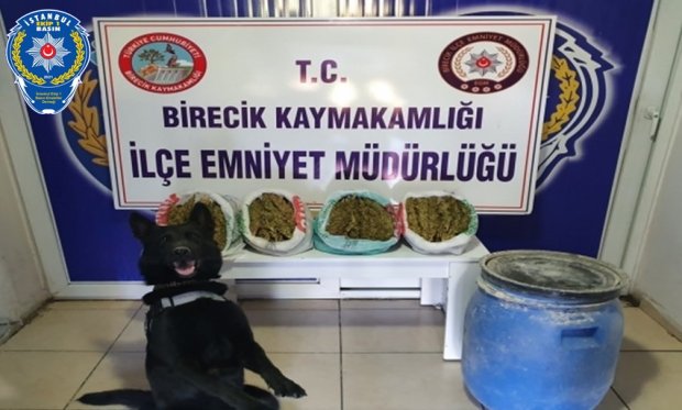 Şanlıurfa'da 3 kilo 759 gram esrar ele geçirildi...