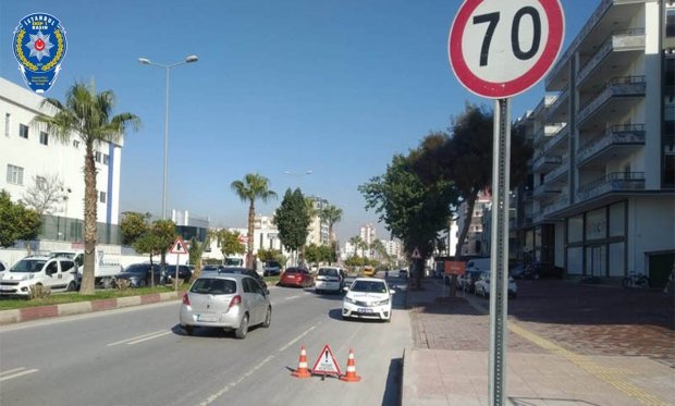 Antalya'da polis ekipleri, helikopter destekli trafik denetimi yaptı...