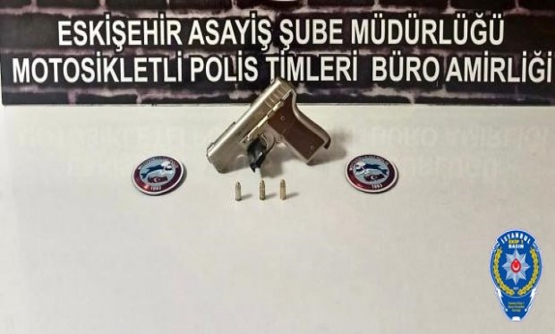 Eskişehir'de şüpheli şahıslar silahlarla yakalandı...