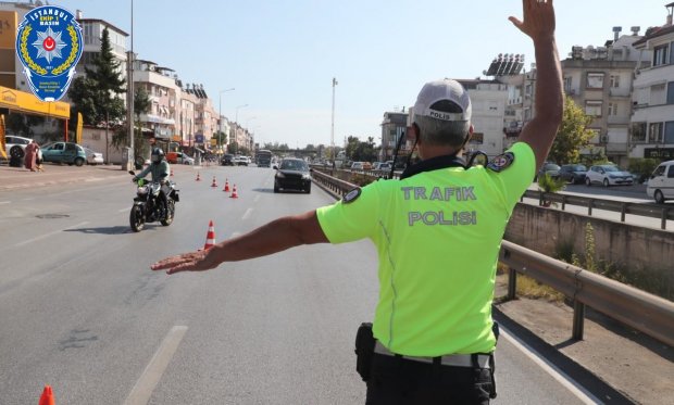 Antalya'da 453 sürücüye ceza uygulandı...