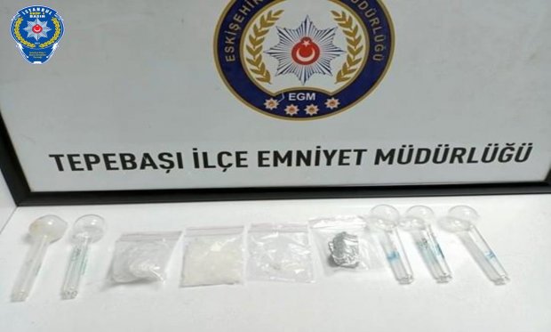 Eskişehir'de 4 şahsın üzerinde uyuşturucu madde ele geçirildi...